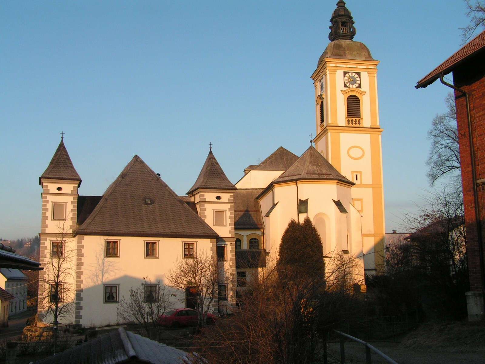 Pfarrkiche Rinchnach und ehemalige Klosteranlage